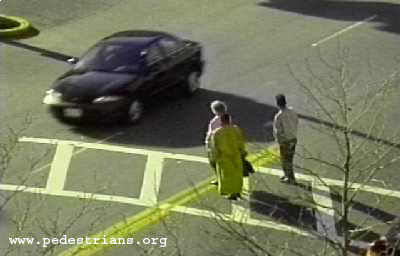 Photo - Drivers ignore pedestrians in crosswalk (22,000 bytes)